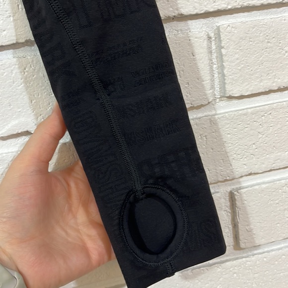 Gymshark Monochromatic Logo Black LongSleeve CropTop - Picture 6 of 7